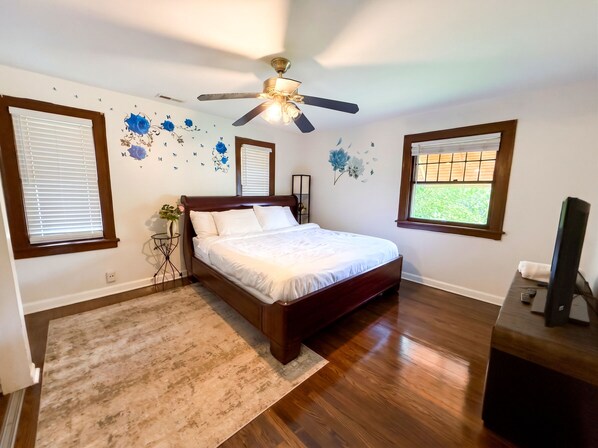 4 bedrooms, iron/ironing board, free WiFi