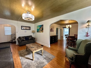 Televisie en een open haard