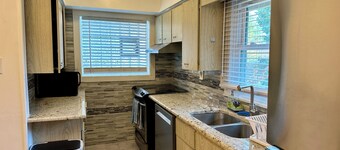 New Your Home Away From Home! - Near Great Lakes Naval Base!!