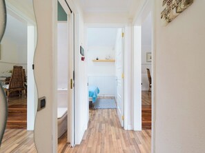 2 bedrooms, iron/ironing board, free WiFi, bed sheets