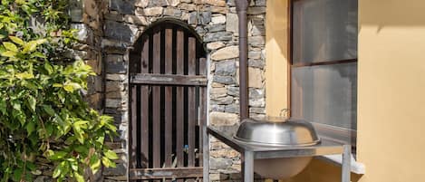 المنطقة المحيطة بالمنشأة