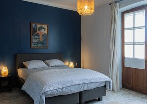 5 slaapkamers, een bureau, reisbedje, gratis wifi