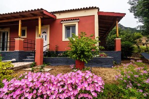 Exterior - Studio Apartment 'Bozikis Studios' with Shared Garden, Wi-Fi and Air Conditioning (Corfu)