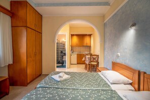 1 bedroom, free WiFi, bed sheets - Studio Apartment 'Bozikis Studios' with Shared Garden, Wi-Fi and Air Conditioning (Corfu)