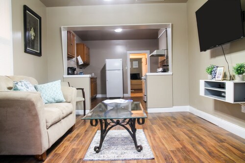 Cozy 2 Bedroom Apartment In Uptown New Orleans