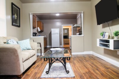 Cozy 2 Bedroom Apartment In Uptown New Orleans