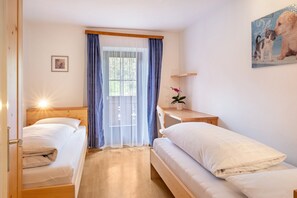 2 bedrooms, iron/ironing board, free WiFi, bed sheets - Apartment 'Stablerhof - Löwenzahn' with Mountain View, Garden & Wi-Fi (Cornedo all' isarco)