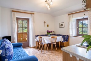 TV, ping pong - Apartment 'Stablerhof - Löwenzahn' with Mountain View, Garden & Wi-Fi (Cornedo all' isarco)