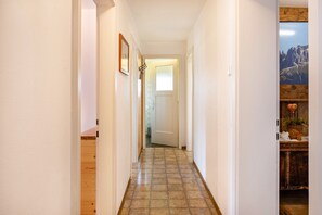 Interior - Apartment 'Stablerhof - Löwenzahn' with Mountain View, Garden & Wi-Fi (Cornedo all' isarco)