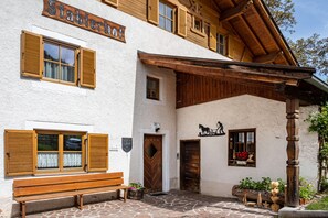 تفاصيل الفندق من الخارج