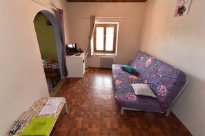 TV - Apartment "Doudou Vercors" with Wi-Fi & Terrace (Lans-en-Vercors)