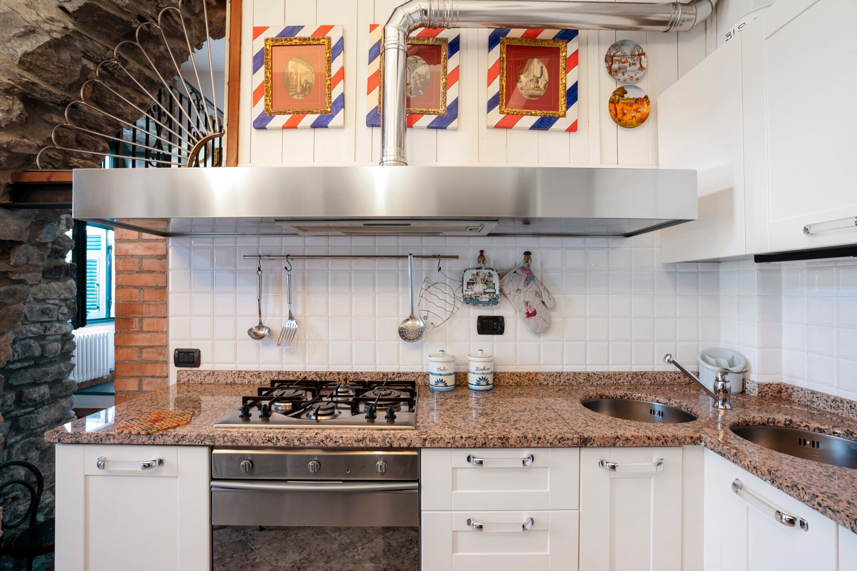 Fridge, oven, stovetop, cookware/dishes/utensils