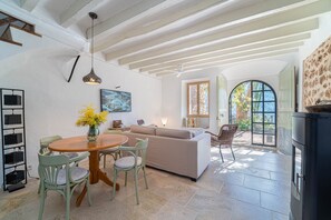 TV - Holiday Home 'Se Taulera' with Mountain View, Garden, Terraces & Wi-Fi (Fornalutx)