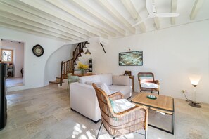 TV - Holiday Home 'Se Taulera' with Mountain View, Garden, Terraces & Wi-Fi (Fornalutx)