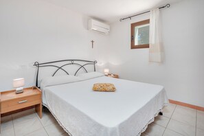 1 bedroom, iron/ironing board, free WiFi, bed sheets - Apartment in a Villa in the Countryside with Mountain View and Shared Pool (Olbia)
