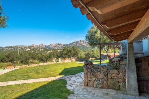 Ferienwohnung in einer Villa auf dem Lande mit Bergblick und Gemeinschaftspool