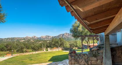 Ferienwohnung in einer Villa auf dem Lande mit Bergblick und Gemeinschaftspool