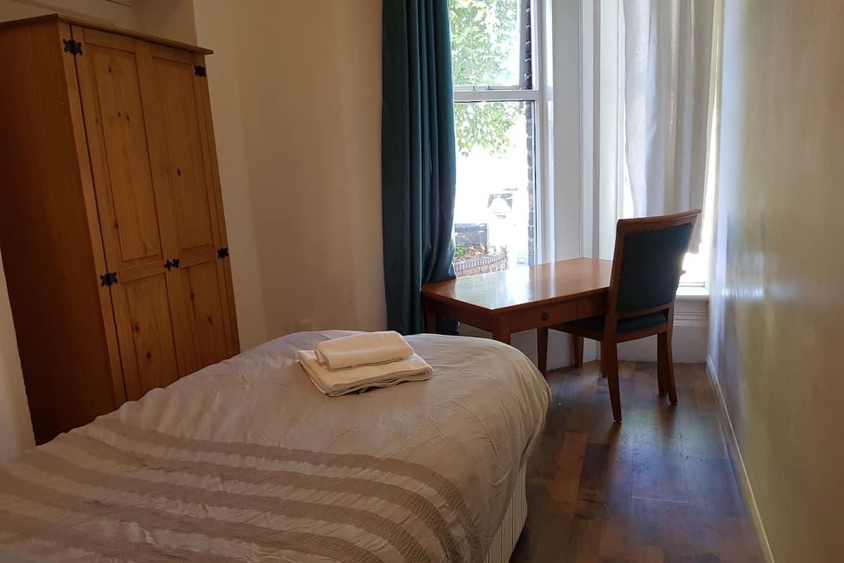 Habitación individual estándar | Escritorio, espacio para trabajar con un portátil, wifi gratis