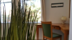 スーペリア ダブルルーム | デスク、ノートパソコン用作業スペース、WiFi (無料)、ベッドシーツ