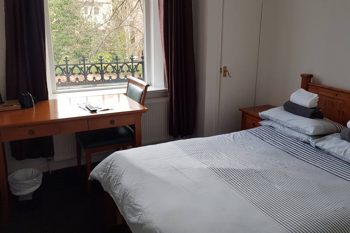 Standard Double Room | Desk, laptop workspace, WiFi (free), bed sheets