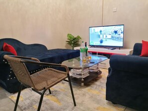 TV - Stay.Plus Royal Suburbs Apartments (Nairobi)