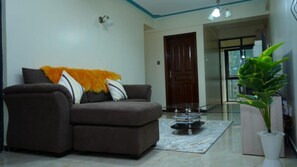 TV - Stay.Plus Marcus Executive Apartment (Nairobi)