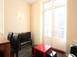 Interior - Charming Central T2 with Balcony and WIFI (Mont-Dore)