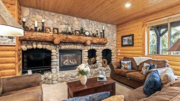 Condo (4 Bedrooms) | Front of property