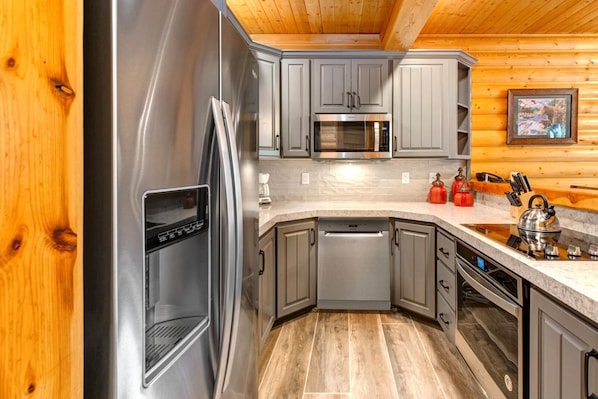 Condo (4 Bedrooms) | Private kitchen