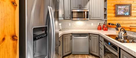 Kondominium (4 Bedrooms) | Dapur pribadi | Lemari es, microwave, oven, dan kompor