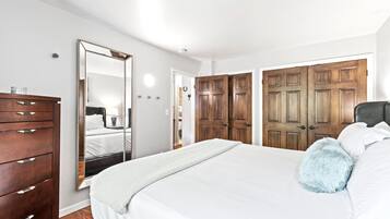 Condo (1 Bedroom) | 1 bedroom, down duvets, iron/ironing board, bed sheets