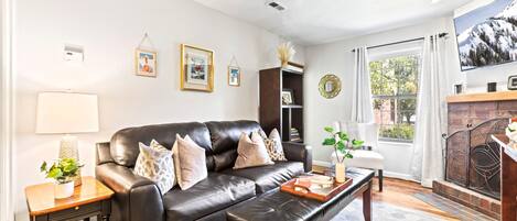Condo (1 Bedroom) | Front of property