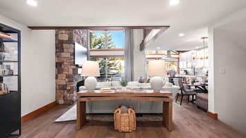 Stadtwohnung (3 Bedrooms) | Wohnzimmer