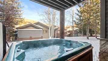 Studio (3 Bedrooms) | Bad | Dusj og designertoalettartikler