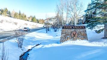 Studio (3 Bedrooms) | Exterior