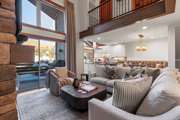 TV, fireplace - Boulder Creek 3 Bedrooms BCC-1101 by KBM (Park City)