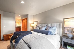 ทาวน์โฮม (3 Bedrooms) | 3 ห้องนอน, ห้องพักตกแต่งอย่างมีเอกลักษณ์, ตกแต่งพิเศษโดยเฉพาะ