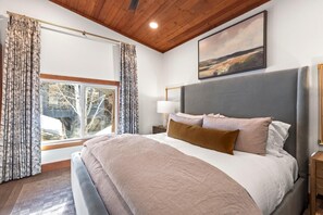 Townhome, 3 Bedrooms (Hot Tub, Sleeps 8 (BCC-1101)) | 3 bedrooms, individually decorated, individually furnished