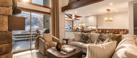 Townhome - 3 sovrum (Hot Tub, Sleeps 8 (BCC-1101)) | Vardagsrum | Tv och eldstad