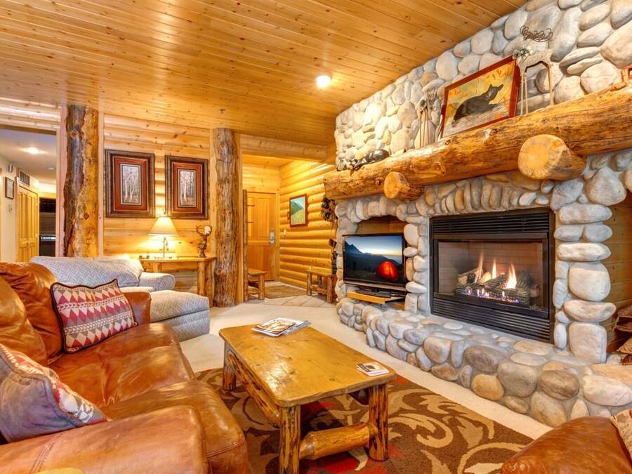 Condo, 2 Bedrooms (Hot Tub, Ski-In/OutSleeps 6 (BBL-251)) | Living room | TV, fireplace