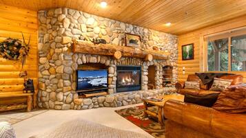 Condo (2 Bedrooms) | Front of property