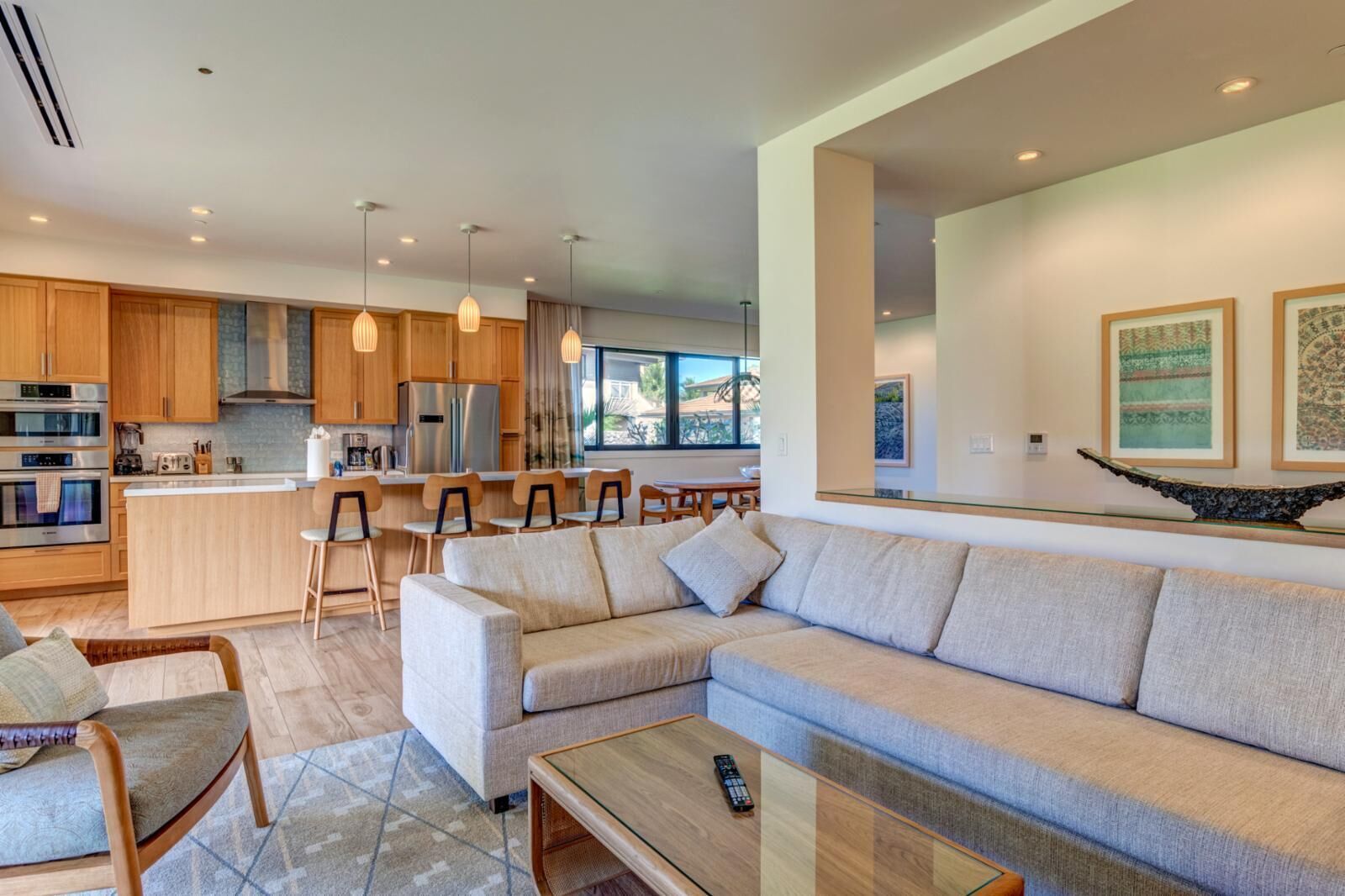 Condo (3 Bedrooms) | Living room | TV