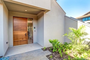 Condo (3 Bedrooms) | Property entrance - Honua Kai Luana by KBM (Kaanapali)