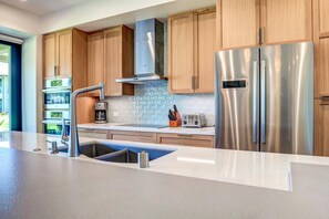 Condo (3 Bedrooms) | Private kitchen | Fridge, microwave, oven, coffee/tea maker - Honua Kai Luana by KBM (Kaanapali)