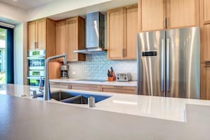 Condo (3 Bedrooms) | Private kitchen | Fridge, microwave, oven, coffee/tea maker