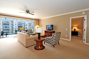 Living room - K B M Resorts- Hkk-443 Dual Master Suites, 2bd, Ocean Views, Easy Pool and Beach Access! (Lahaina)