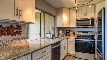 Microwave, oven, dishwasher, coffee/tea maker