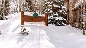 Studio (4 Bedrooms) | Exterior