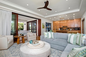 Condo (3 Bedrooms) | Living room