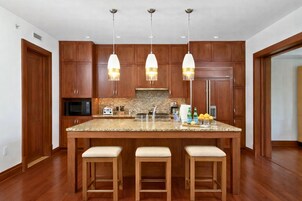 别墅, 3 间卧室 (Garden View, Sleeps 8 (MON-2204)) | 私人厨房 | 冰箱、微波炉、烤箱、茶具/咖啡用具